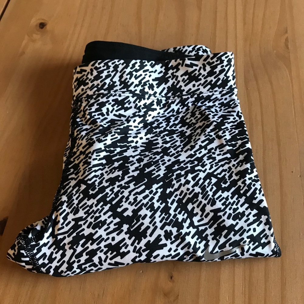 Nike Cropped Leggings
